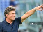walter-mazzarri-saat-melatih-cagliari.jpg