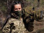 wanita-bernama-samaran-ugoliok-arang-yang-menjadi-sniper-ukraina-pada.jpg