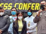wanita-bernama-tuti-rohmawati-yang-viral-karena-maki-maki-petugas.jpg