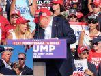 wanita-di-belakang-trump.jpg