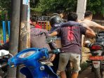wanita-tabrak-pagar-besi_20181022_124641.jpg