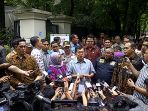 wapres-jk-di-tps-03-kelurahan-pulo-kecamatan-kebayoran-baru-jakarta-selatan_20170215_113350.jpg