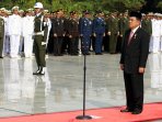 wapres-jk-pimpin-peringatan-hari-pahlawan-di-tmp-kalibata_20151111_001045.jpg