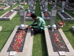 wapres-jk-pimpin-peringatan-hari-pahlawan-di-tmp-kalibata_20151111_001245.jpg