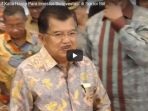 wapres-jusuf-kalla-harap-para-investor-berinvestasi-di-sektor-riil_20180103_114140.jpg