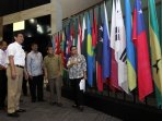 wapres-tinjau-tempat-upacara-pembukaan-kaa_20150418_142031.jpg