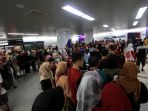 warga-antre-untuk-naik-mrt_20190401_003813.jpg