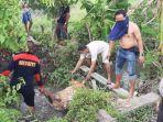 warga-banjar-kayu-tulang-canggu-bersama-aparat-kepolisian-di-sungai.jpg