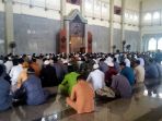 warga-batam-doa-bersama-di-masjid-raya_20161202_093841.jpg