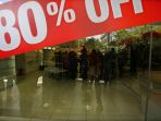 warga-berburu-diskon-lotus-depstore_20171028_120140.jpg
