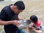 warga-berburu-emas-di-tulungagung.jpg