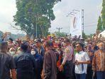 warga-berdatangan-di-lokasi-pemakaman-eril.jpg