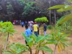 warga-berkumpul-mencari-beruang-yang-lepas_20150217_124314.jpg