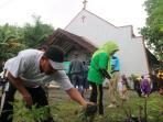 warga-bersihkan-gereja-oikumene_20161118_104151.jpg