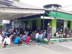 warga-binaan-rutan-kelas-1a-solo-mengikuti-khataman-quran-di-masjid-solo-jumat-1112019.jpg