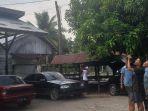 warga-bireuen-sedang-melihat-gerhana-matahari.jpg
