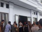 warga-datangi-kantor-kejari-bone-kasus-perselingkuhan-jaksa.jpg