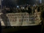 warga-demo-ahok_20150526_235704.jpg