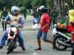 warga-demo-aparat-represif_20160815_235150.jpg
