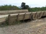 warga-desa-piyait-bingung-jembatan-hanya-dibangun-separuh_20160902_164835.jpg