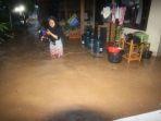 warga-di-jatinangor-yang-terendam-banjir.jpg