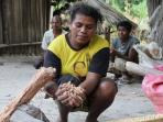 warga-di-kabupaten-timor-tengah-selatan-tts-ntt-terpaksa-konsumsi-putak_20150616_202842.jpg
