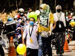 warga-di-malaysia-mengenakan-masker.jpg