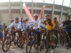 warga-gresik-antusias-ikuti-gowes-pesona-nusantara-2017_20170903_215150.jpg