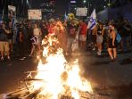 warga-israel-demo-anti-pemerintah-buntut-kematian-6-sandera_20240902_145652.jpg