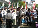 warga-jalan-lauser-di-pemkot-jaksel_20160524_142147.jpg