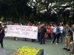 warga-jebres-demangan-solo-berorasi-di-bpn-solo.jpg