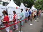 warga-johar-baru-jakarta-pusat-mengikuti-rapid-test.jpg