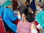 warga-kampung-nelayan-dan-pesisir-terima-vaksin-covid-19_20210902_174927.jpg