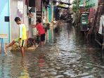 warga-keluhkan-genangan-akibat-luapan-kali-mookervart_20201117_163023.jpg