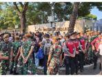 warga-kembali-memadati-sepanjang-jalan-katedral.jpg
