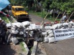 warga-kpad-gegerkalong-bandung-menolak-digusur_20160714_160811.jpg