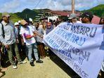 warga-lokal-tambang-raja-ampat-6.jpg