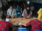 warga-makassar-antri-membuat-kartu-bpjs_20150205_153742.jpg