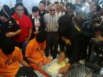 warga-malaysia-tertangkap-bawa-narkotika_20161028_143202.jpg