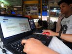 warga-mendaftarakan-diri-untuk-tes-cpns-online_20180926_193556.jpg