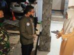 warga-menerima-bantuan-dari-polres-bangkalan.jpg