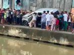 warga-mengamuk-ceburkan-mobil-ke-sungai.jpg