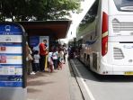 warga-mengantri-nikmati-bus-wisata-transjakarta-gratis_20230128_201958.jpg