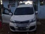 warga-mengeluarkan-mobil-dari-dalam-kuburan-istimewa.jpg