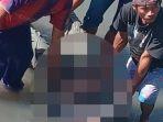warga-mengevakuasi-mayat-penjala-ikan-yang-ditemukan.jpg