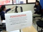 warga-mengurus-pembuatan-e-ktp_20171023_222035.jpg