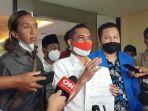 warga-minang-bernama-azniel-melaporkan-natalius-pigai-ke-bareskrim-polri.jpg