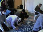 warga-muslim-salat-di-masjid-nakatsu-oita.jpg