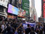 warga-new-york-rayakan-kekalahan-trump-di-times-square.jpg