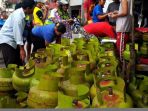warga-nunukan-antri-membeli-elpjji-3-kilogram_20180629_121250.jpg